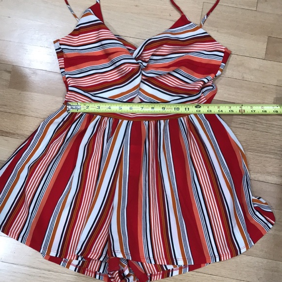 - Romper - Picture 4 of 10